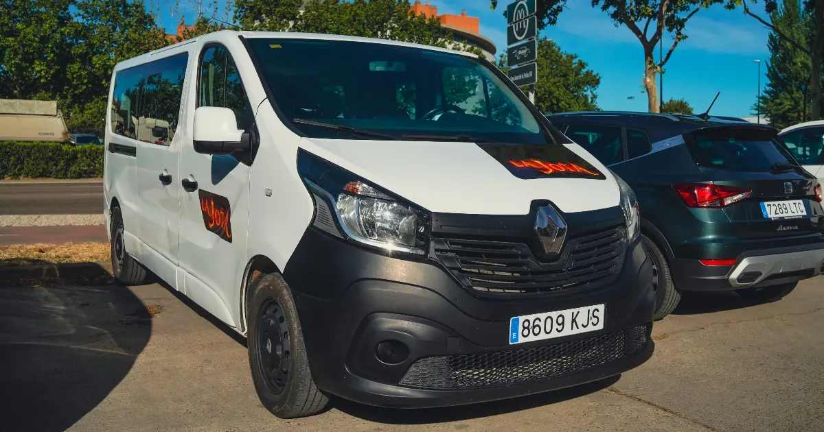 alquiler renault trafic 9 plazas​
