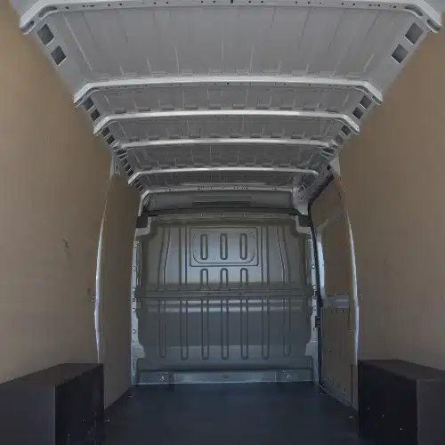 Foto del área de carga de la furgoneta Peugeot Boxer L4H2 en alquiler